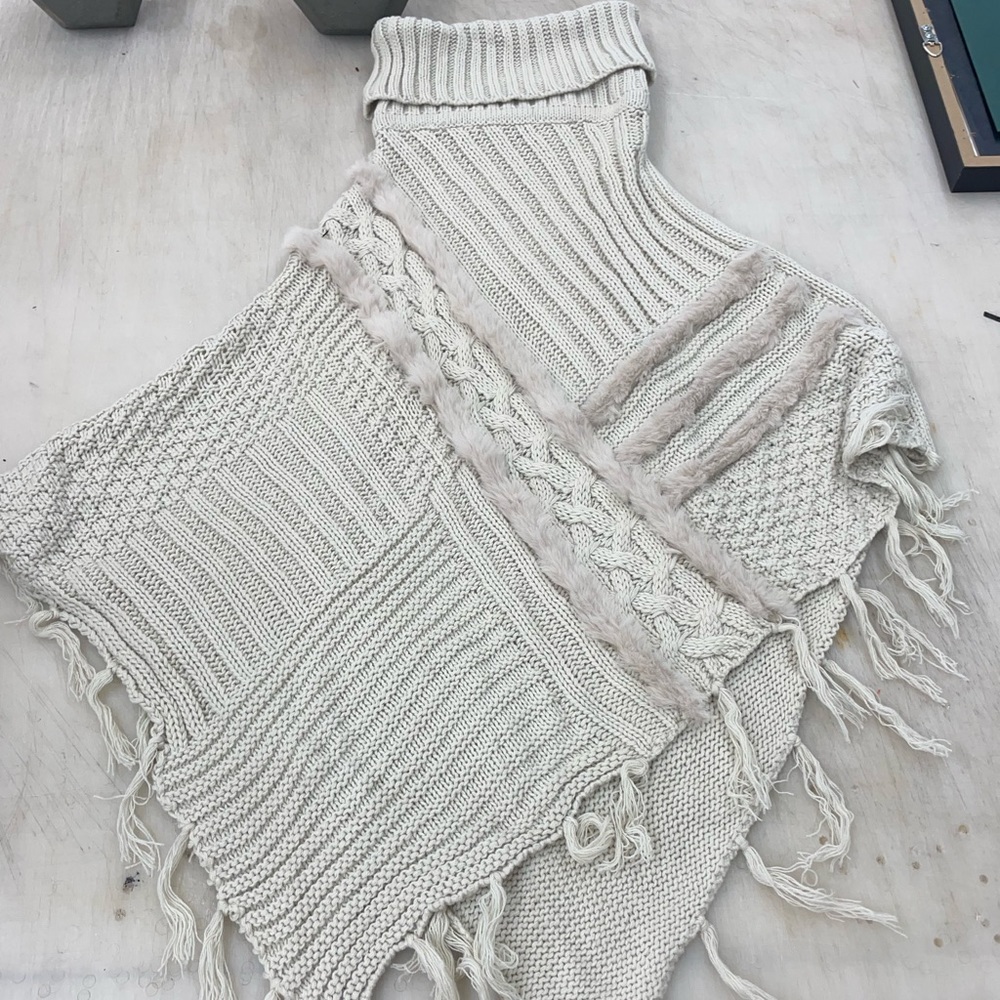 Beautiful OS pullover poncho still has tags! 🤍🤍